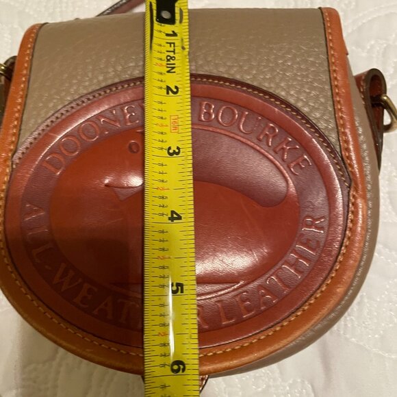 Vintage Dooney & Bourke Big Duck Crossbody handbag damage on strap - Picture 6 of 11